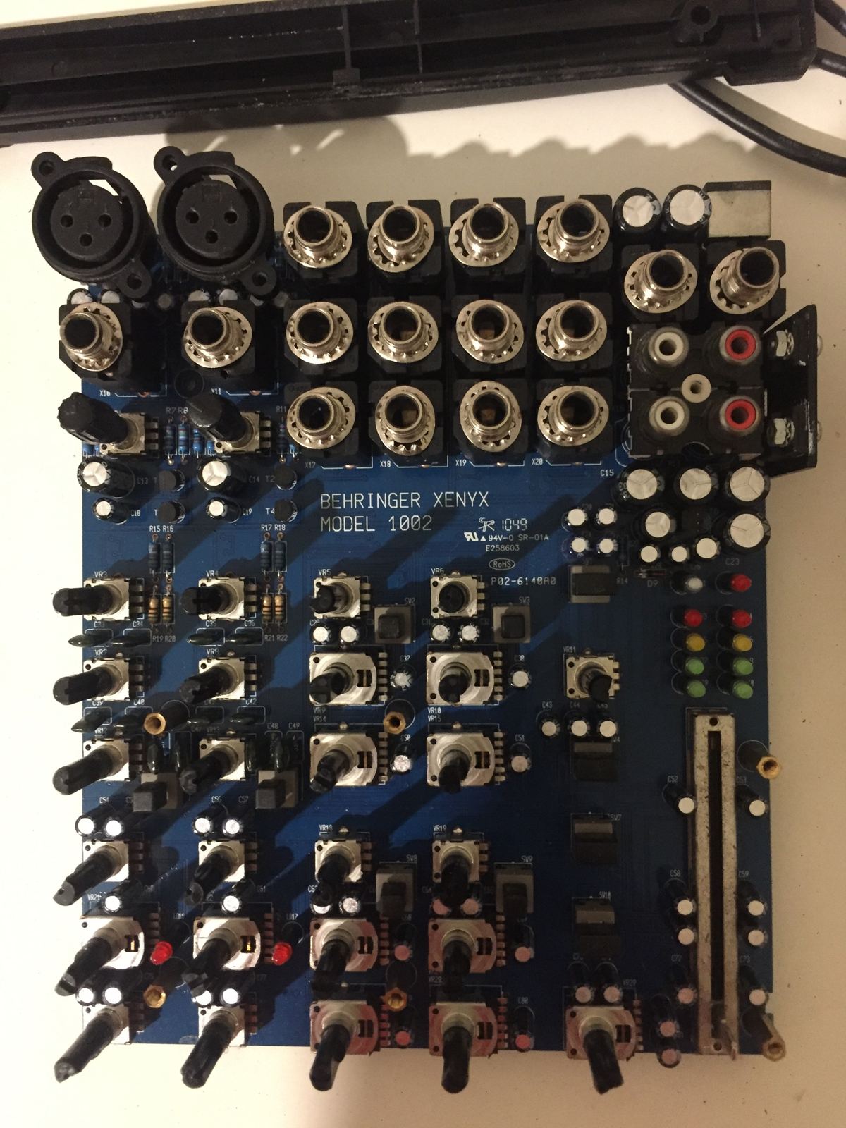 BEHRINGER XENYX 1002